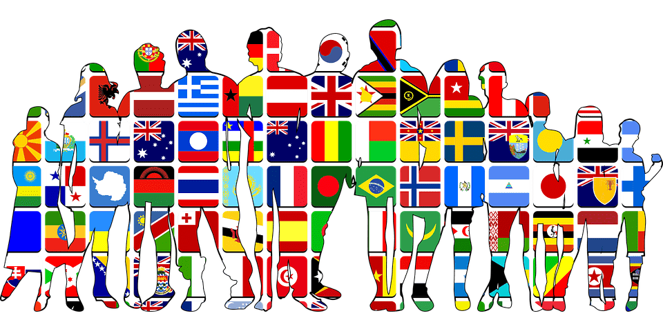banderas de varios países en siluetas de personas